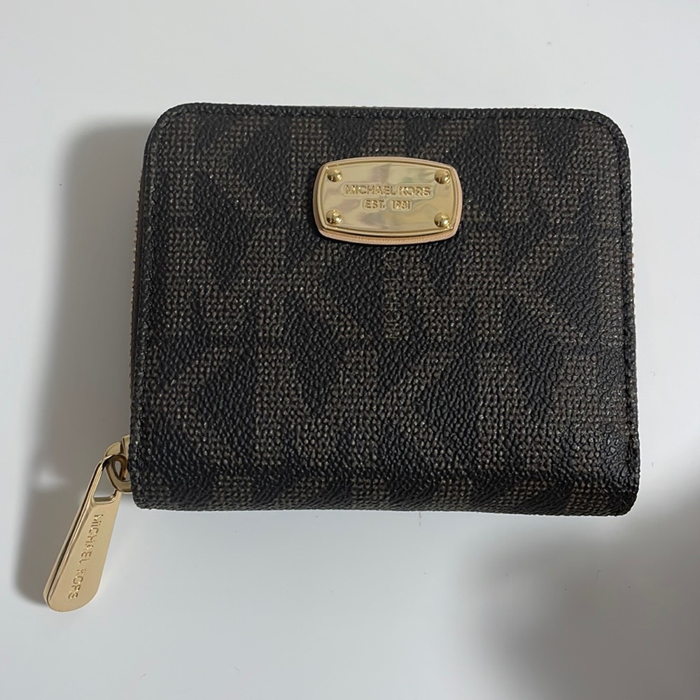 Michael Kors Signature Jet Set Zip Around Bifold Wallet 35H2GJSZ5B Brown